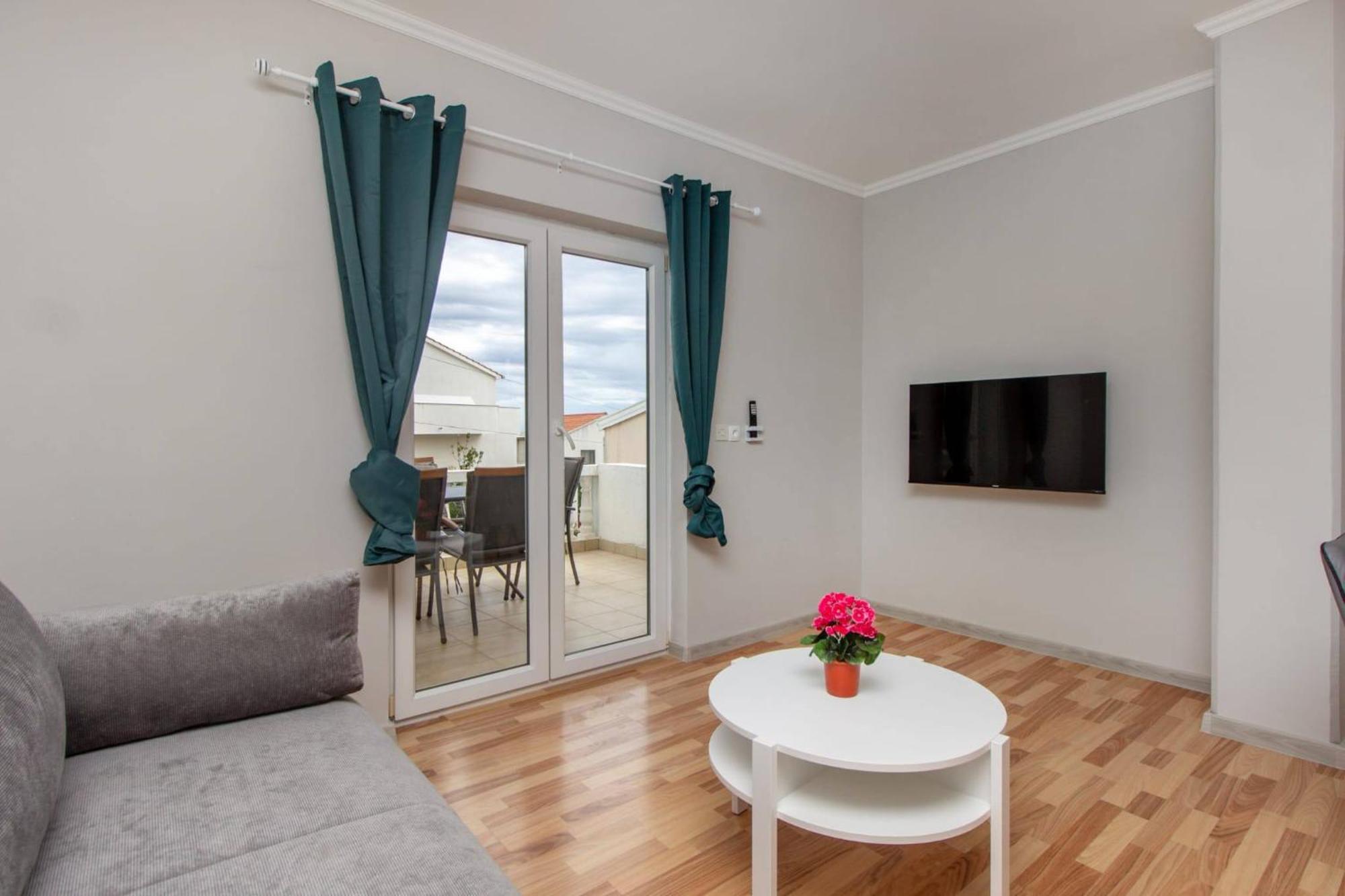 Apartments Alaga Tribalj Екстериор снимка